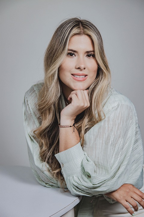 WhatsApp Business vs. Personal: Which is Right for Your Entrepreneurial Needs?